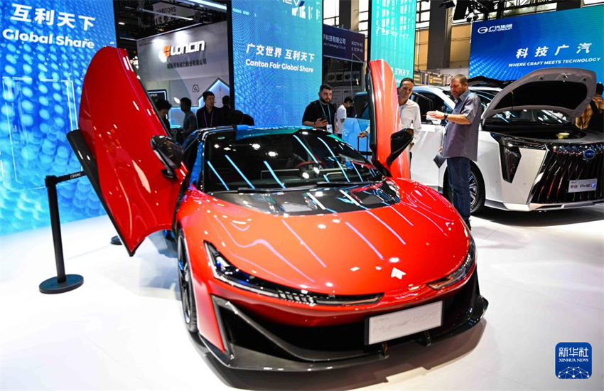 Veículos de novas energias atraem aten??o na Feira de Cant?o