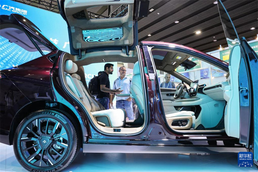 Veículos de novas energias atraem aten??o na Feira de Cant?o