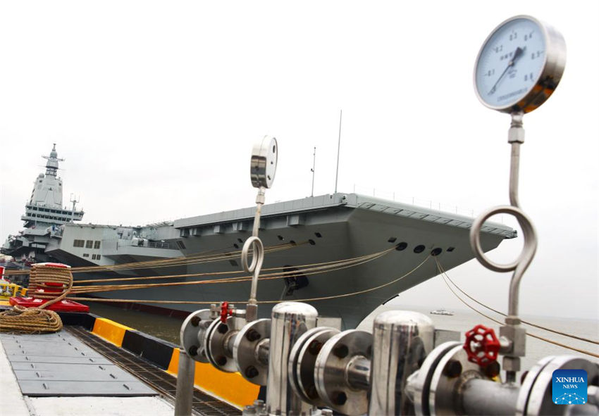 Porta-avi?es chinês Fujian parte para primeiros testes no mar