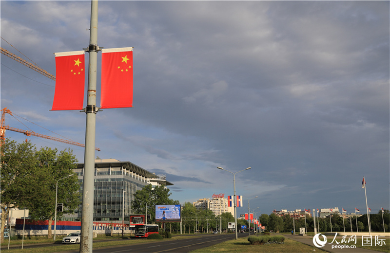 Galeria: Belgrado decorada para receber visita do presidente Xi Jinping
