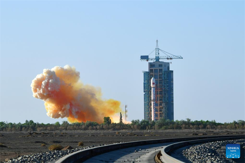 China lan?a foguete Longa Marcha 4C para enviar novo satélite