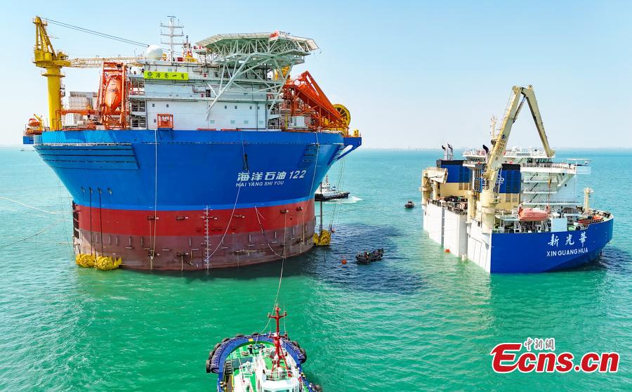 Primeira instala??o FPSO da ásia navega na China