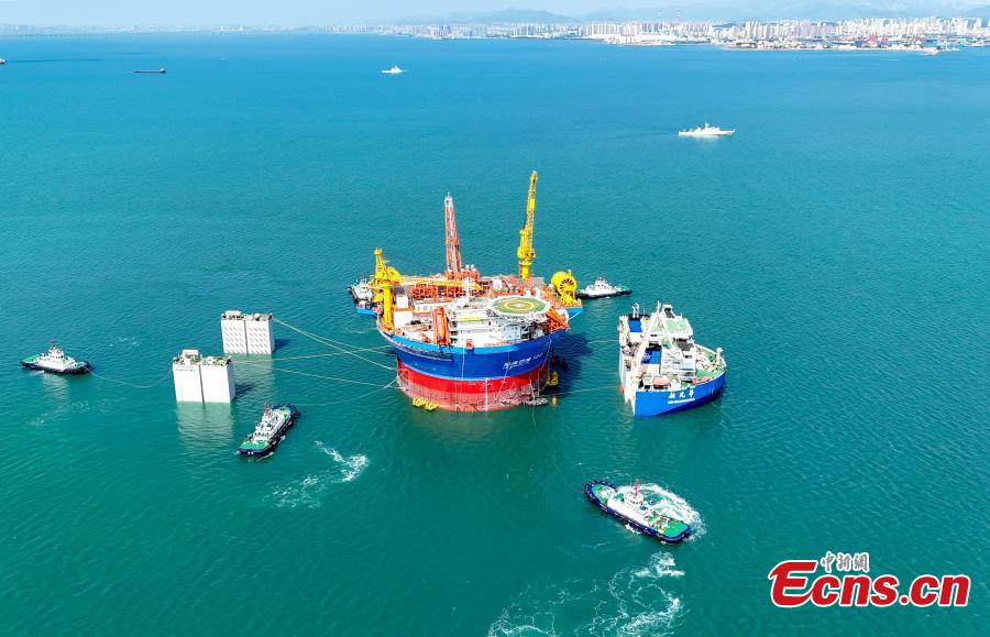 Primeira instala??o FPSO da ásia navega na China
