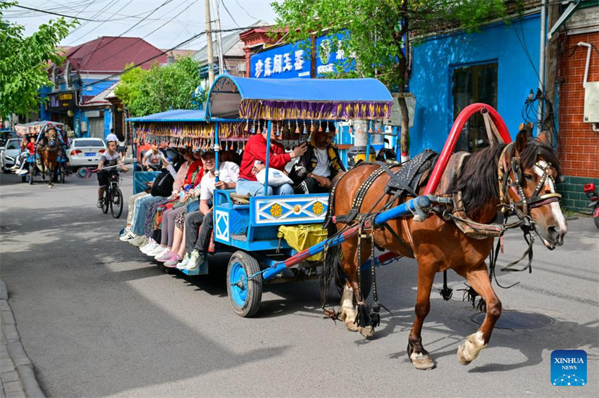 Xinjiang atrai turistas durante o ver?o