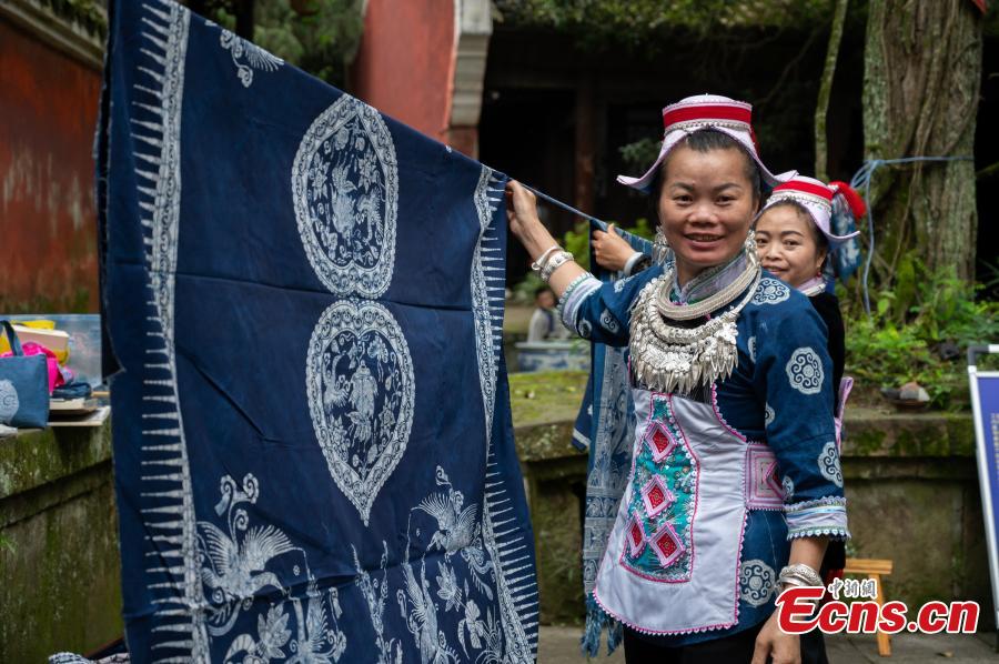 Festival folclórico Siyueba é celebrado em Guizhou