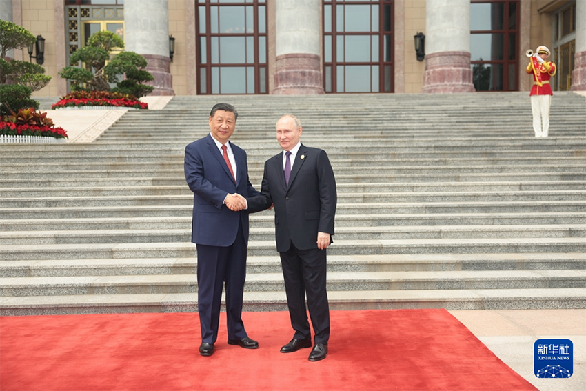 Xi Jinping e Putin realizam conversa??es em Beijing, tra?ando rumo para fortalecer la?os