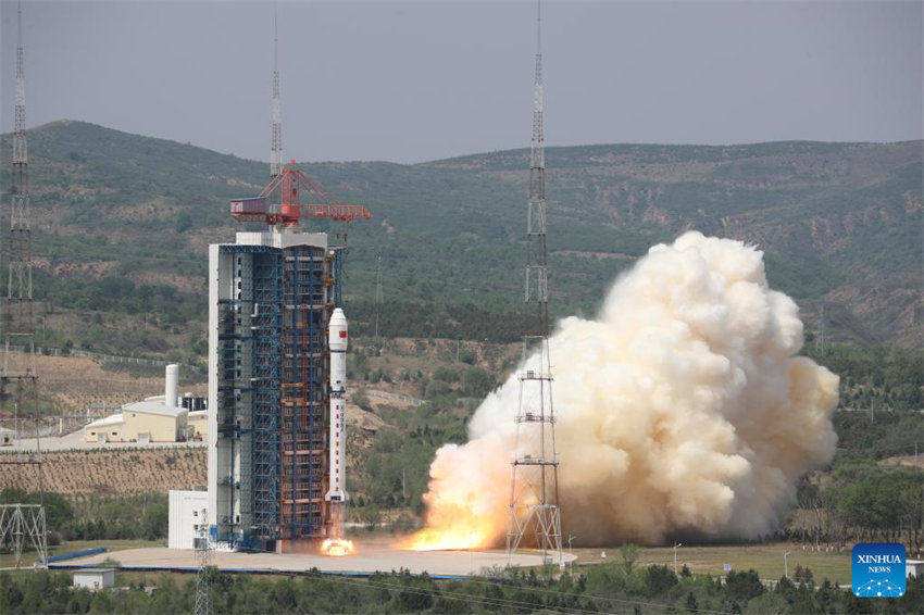 China envia quatro satélites ao espa?o