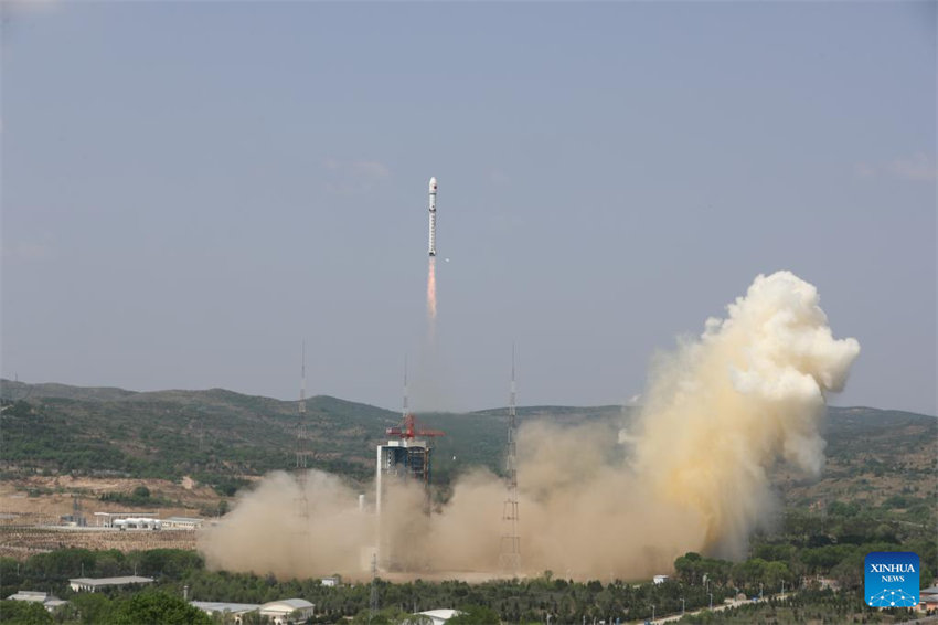 China envia quatro satélites ao espa?o
