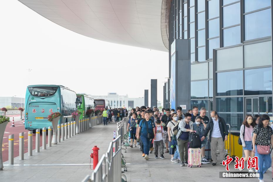 Fluxo de passageiros da Ponte Hong Kong-Zhuhai-Macau ultrapassa 10 milh?es em 2024