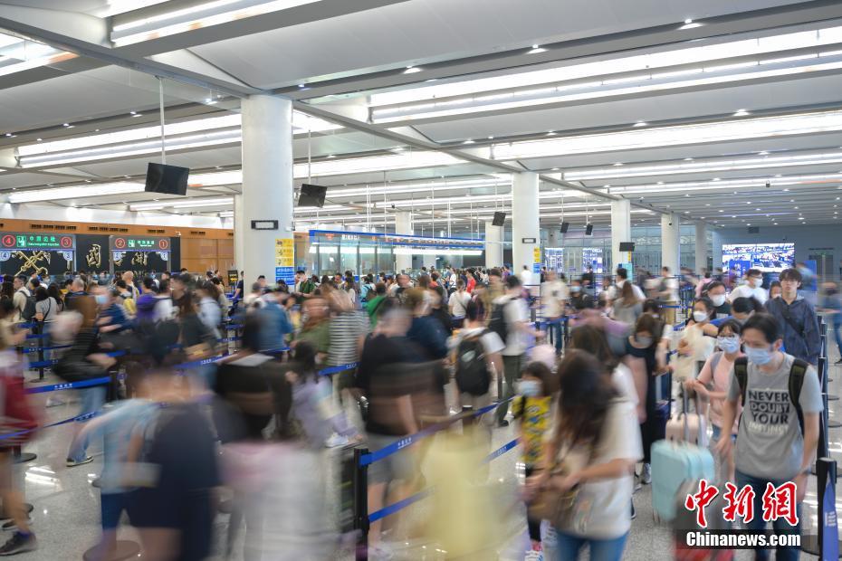 Fluxo de passageiros da Ponte Hong Kong-Zhuhai-Macau ultrapassa 10 milh?es em 2024