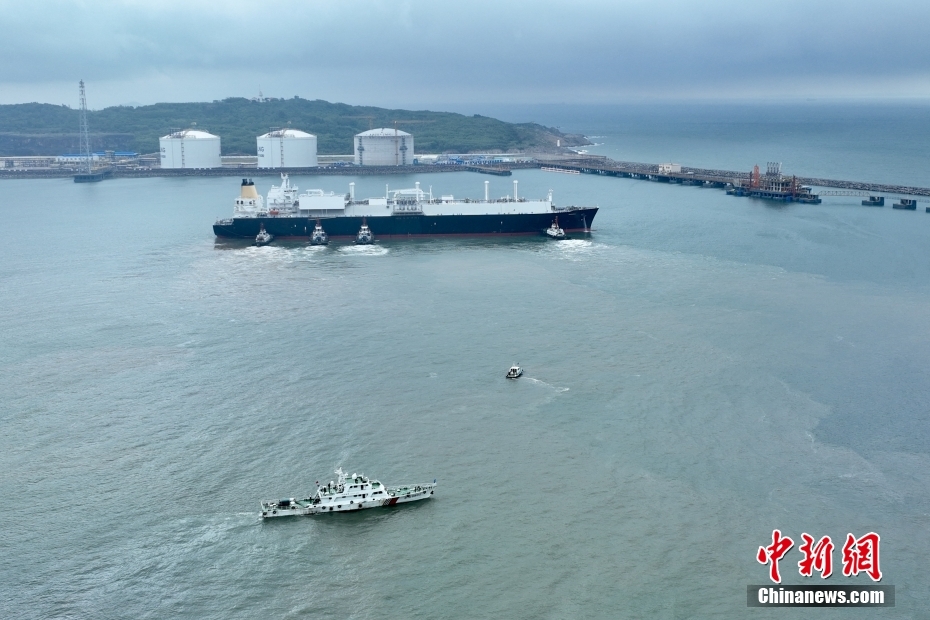 Primeiro navio atraca no terminal de GNL de Zhangzhou, leste da China
