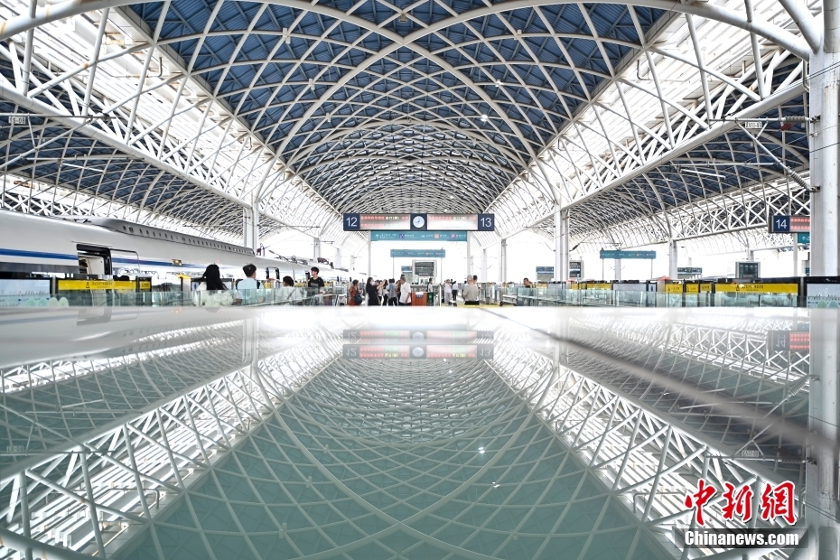 Ferrovia intermunicipal mais longa da Grande área da Baía colocada em opera??o