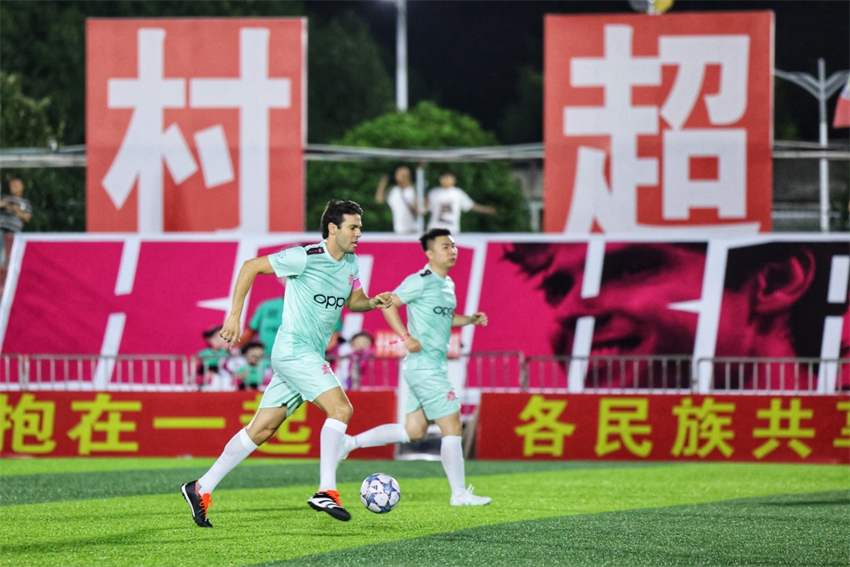 Kaká chega a Guiyang para assistir à 