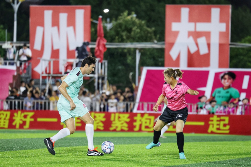Kaká chega a Guiyang para assistir à 