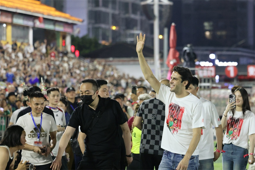 Kaká chega a Guiyang para assistir à 