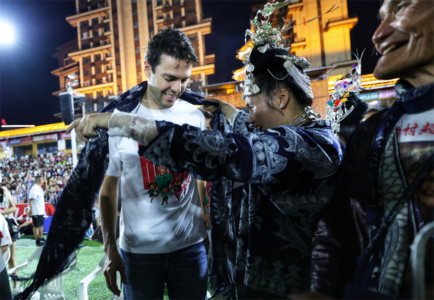 Kaká chega a Guiyang para assistir à 