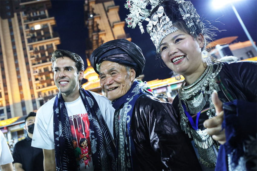 Kaká chega a Guiyang para assistir à 