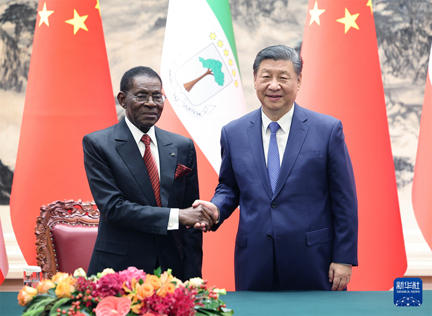Presidentes da China e da Guiné Equatorial conversam e elevam la?os