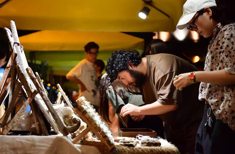 Jingdezhen: mercado de arte criativa repleto de vitalidade na capital da porcelana