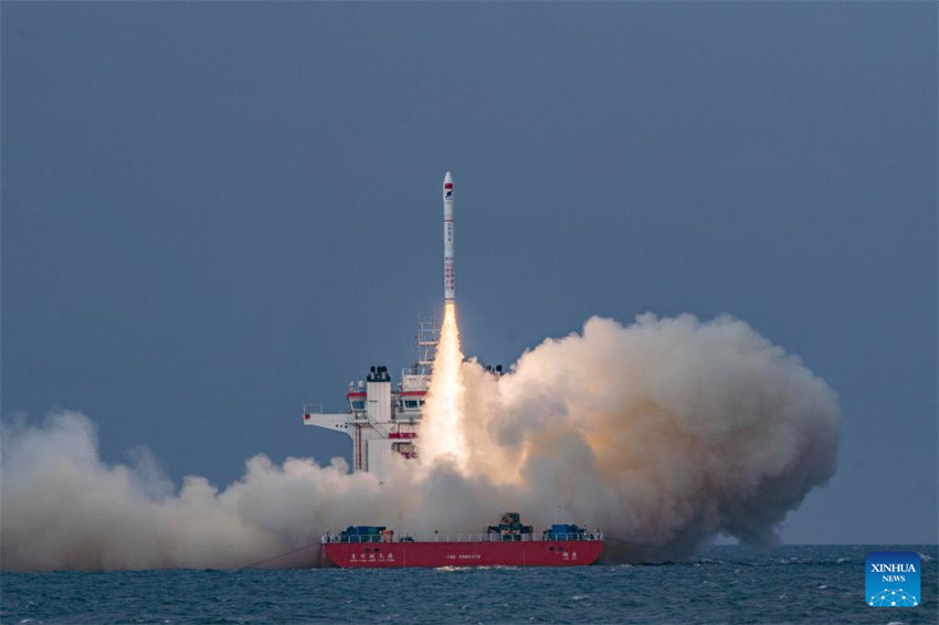 Foguete comercial da China lan?a satélites do mar