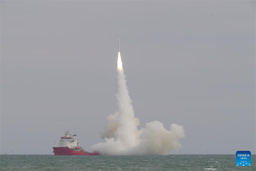Foguete comercial da China lan?a satélites do mar