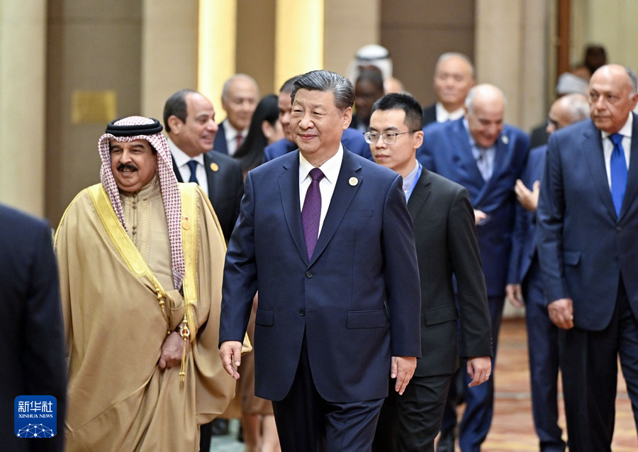 Xi Jinping afirma que a China está disponível para implementar “cinco quadros de coopera??o” com estados árabes