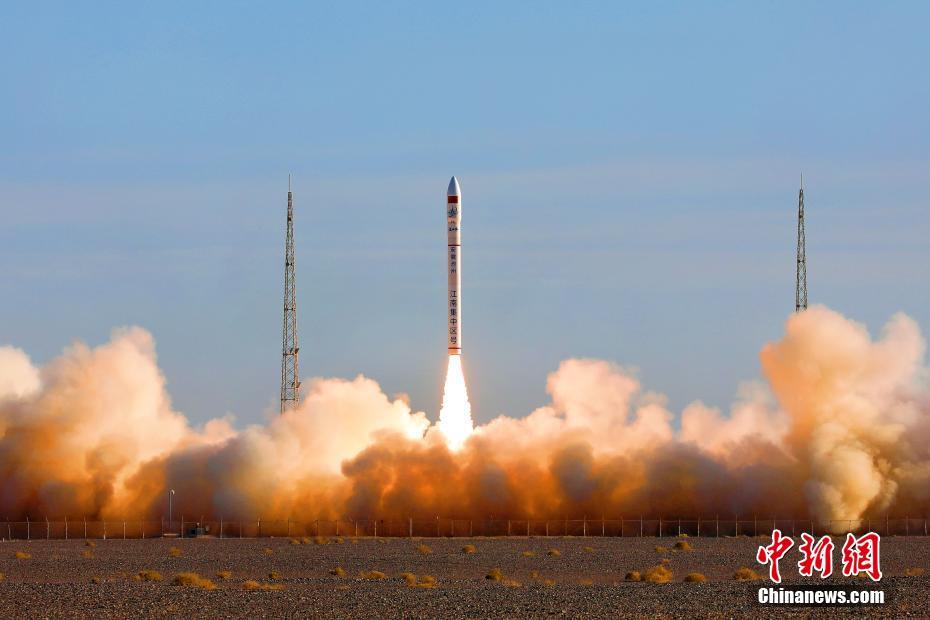 Foguete chinês lan?a 5 satélites ao espa?o