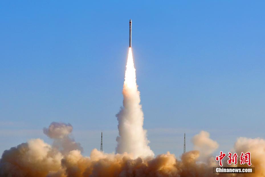 Foguete chinês lan?a 5 satélites ao espa?o