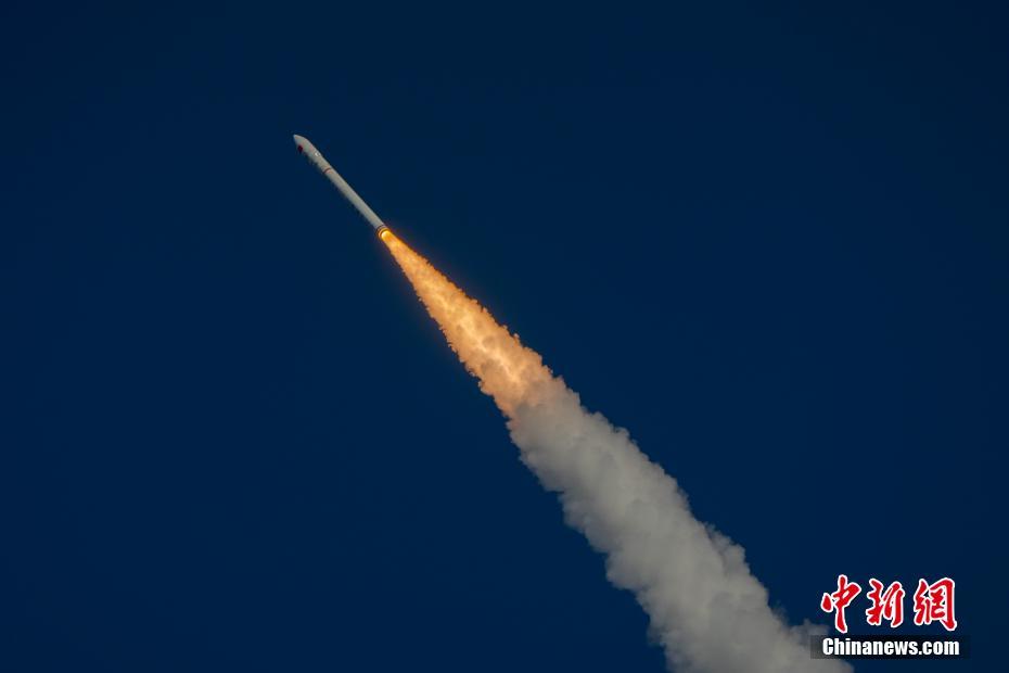 Foguete chinês lan?a 5 satélites ao espa?o