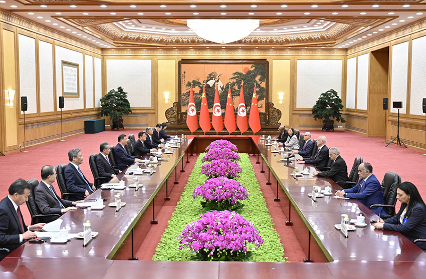 Xi Jinping conversa com presidente da Tunísia