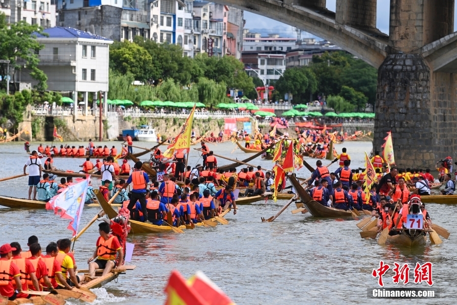 Hunan: corrida de barcos do drag?o bate recorde do Guinness World Records