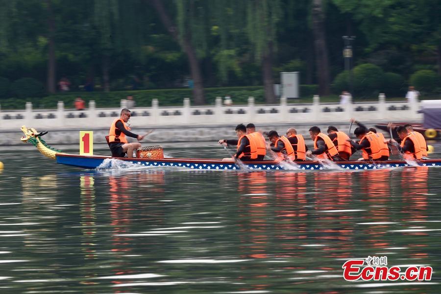 Beijing celebra Festival do Barco-Drag?o com corrida no lago Shichahai