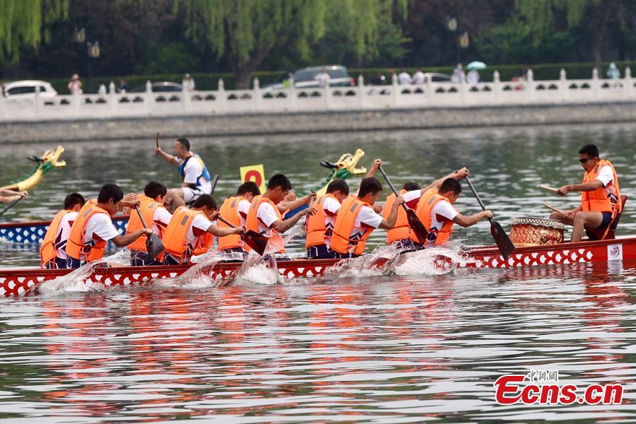 Beijing celebra Festival do Barco-Drag?o com corrida no lago Shichahai