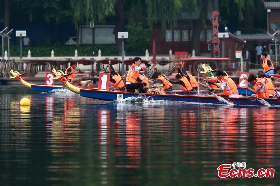 Beijing celebra Festival do Barco-Drag?o com corrida no lago Shichahai