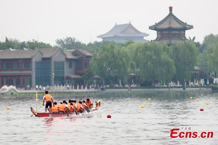 Beijing celebra Festival do Barco-Drag?o com corrida no lago Shichahai