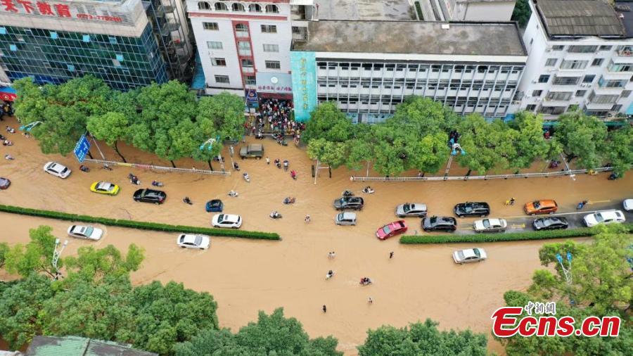 Cidade chinesa de Guilin combate inunda??es mais graves da cidade desde 1998