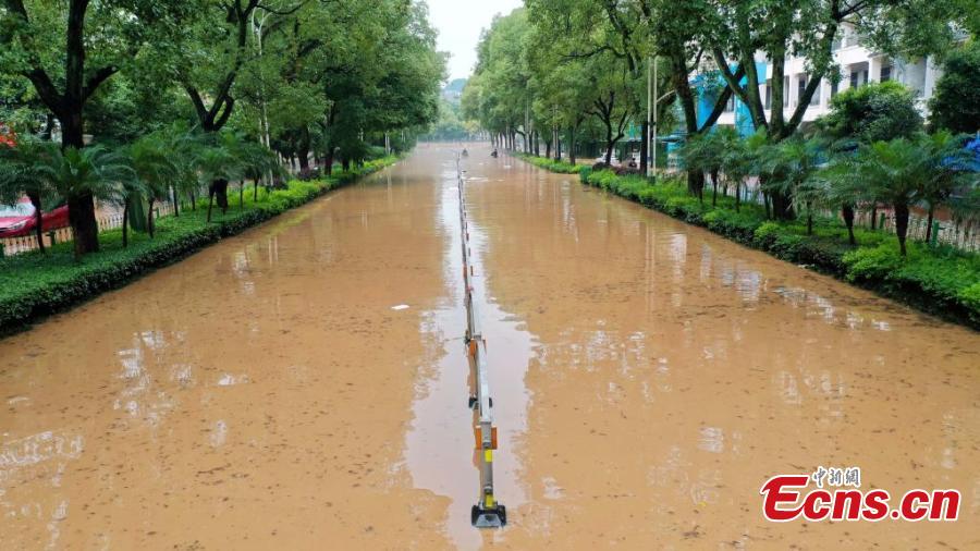 Cidade chinesa de Guilin combate inunda??es mais graves da cidade desde 1998