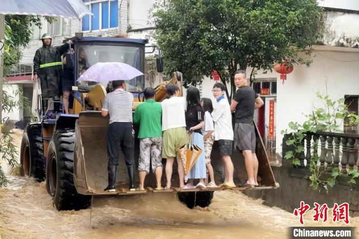 Chuvas torrenciais atingem várias regi?es na província de Anhui
