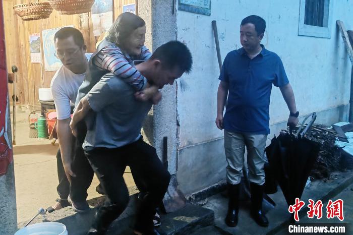 Chuvas torrenciais atingem várias regi?es na província de Anhui