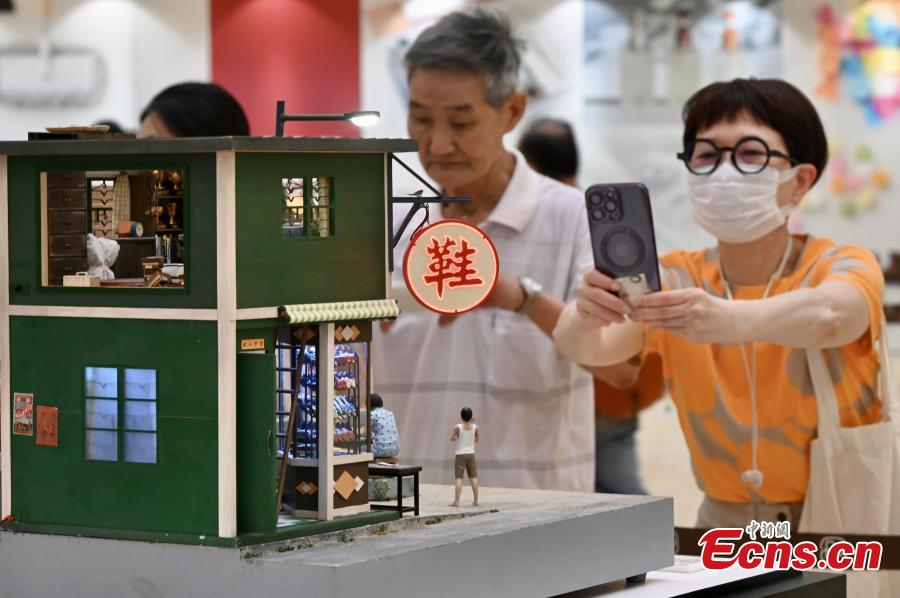 Exposi??o de arte em miniatura restaura estilo de vida do povo de Hong Kong