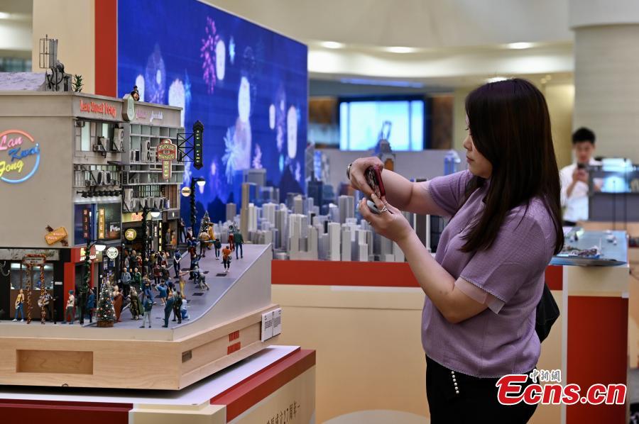 Exposi??o de arte em miniatura restaura estilo de vida do povo de Hong Kong