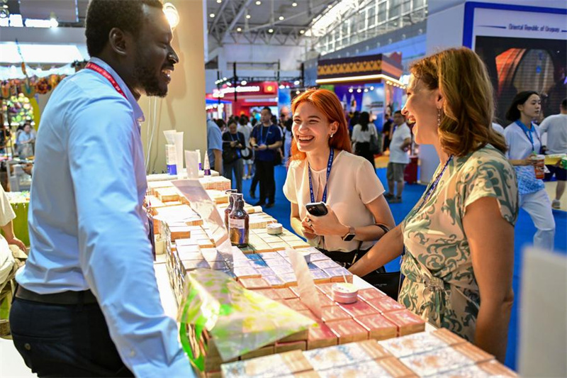 A 8a Expo China-Eurásia come?a em Xinjiang, noroeste da China