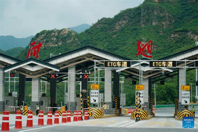 Se??o de Beijing da via expressa Beijing-Yuxian abre ao tráfego