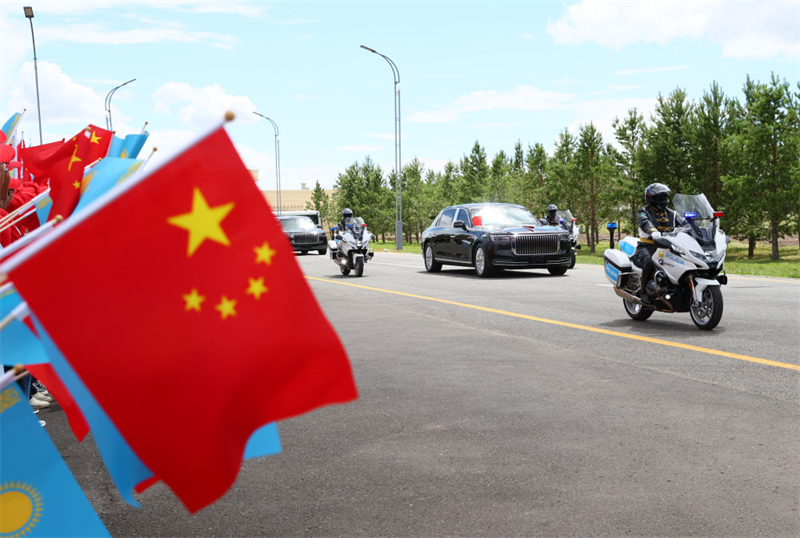 Xi Jinping chega ao Cazaquist?o para 24a reuni?o do Conselho de Chefes de Estado da OCS e visita de Estado