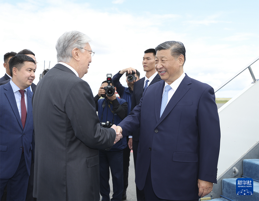 Xi Jinping chega ao Cazaquist?o para visita de Estado e cúpula da OCS com foco no impulso da coopera??o
