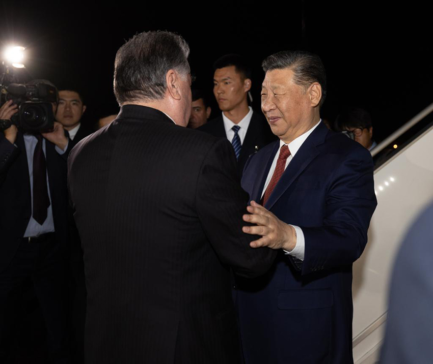 Xi Jinping chega ao Tadjiquist?o para visita de Estado