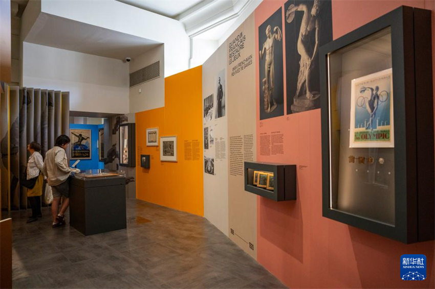 Paris realiza várias exposi??es temáticas para receber Olimpíadas