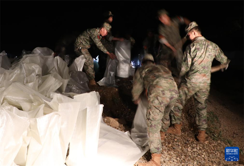 Hunan: mais de 700 oficiais e soldados do ELP foram mobilizados para realizar opera??o de resgate de inunda??es