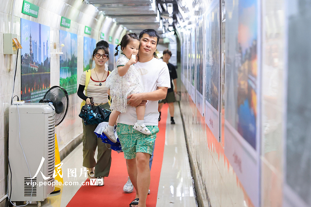 Nanjing libera abrigos de defesa aérea civil para popula??o se proteger do calor