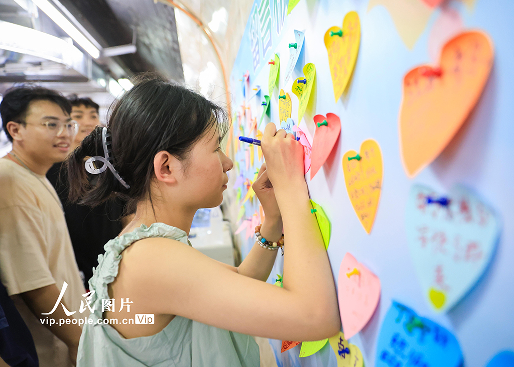 Nanjing libera abrigos de defesa aérea civil para popula??o se proteger do calor